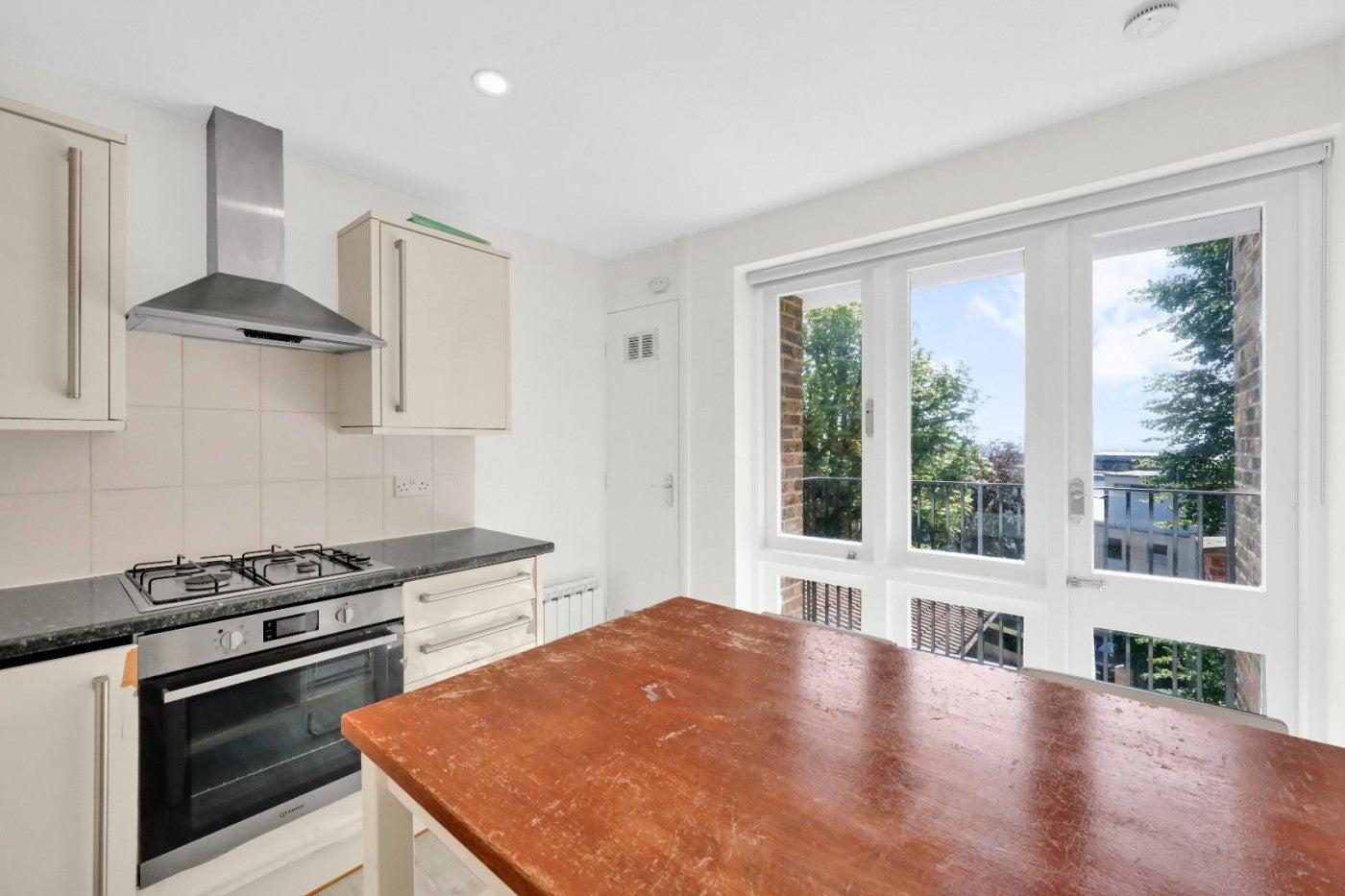 Flat Prince Arthur Road in Greater London