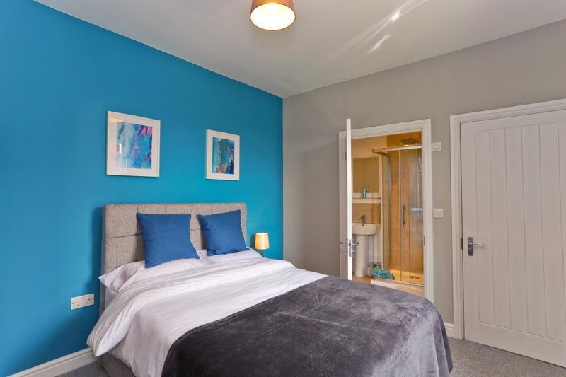 Room Marshall Terrace in Leeds