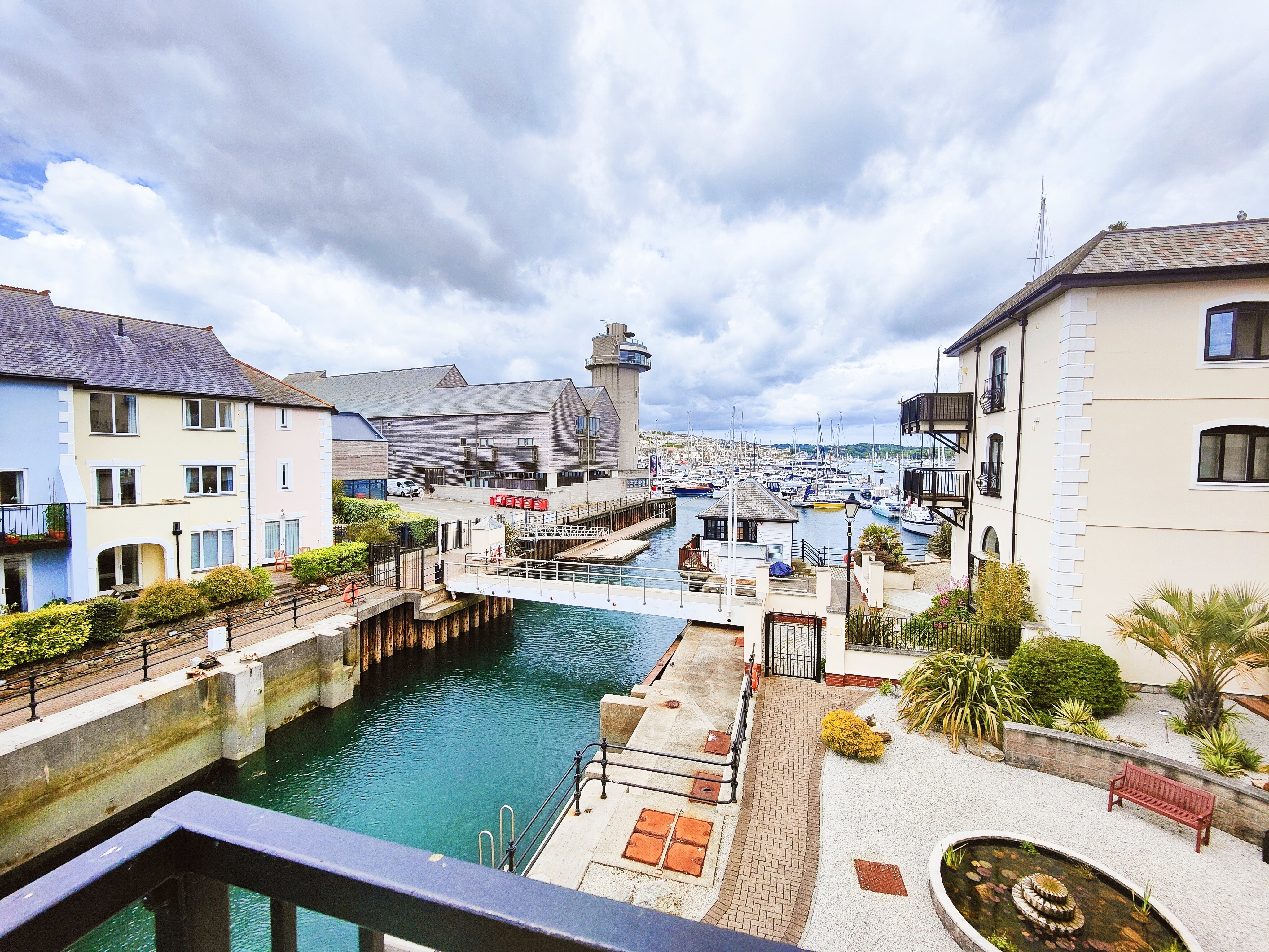 Flat Cambeltown Way in Falmouth