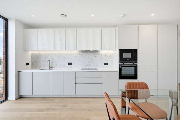 Flat Wandsworth Bridge Road in Greater London