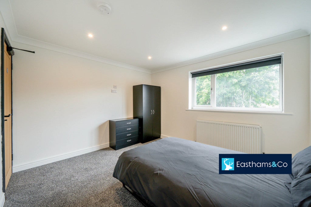 Flat Oaktree Close in Preston