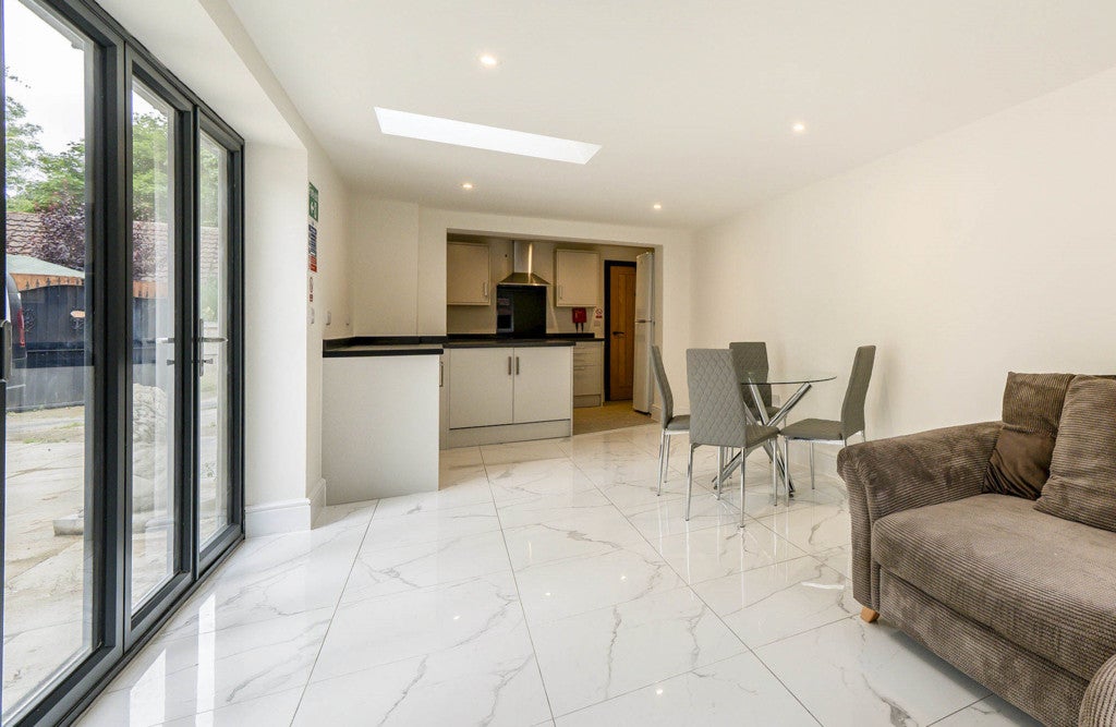 Flat Oaktree Close in Preston