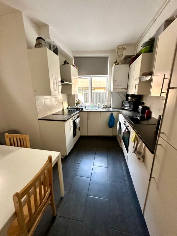 Room High Road in Greater London