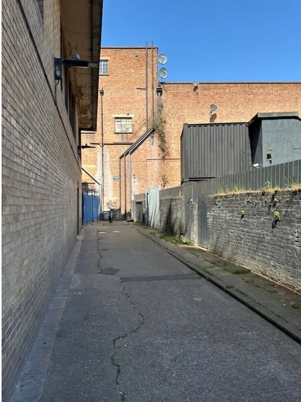 Room High Road in Greater London