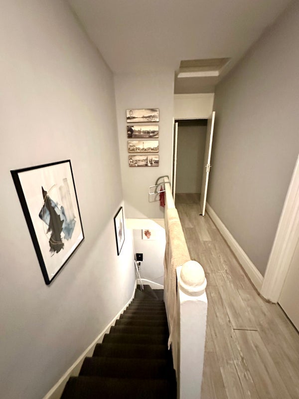 Room High Road in Greater London