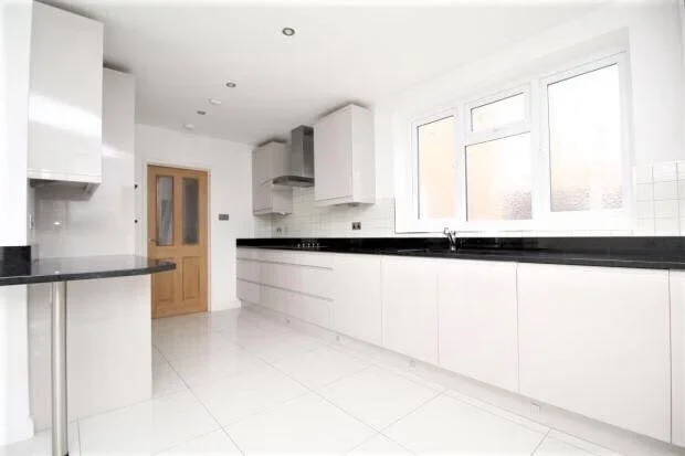 Room Kenilworth Road in Borough of Spelthorne