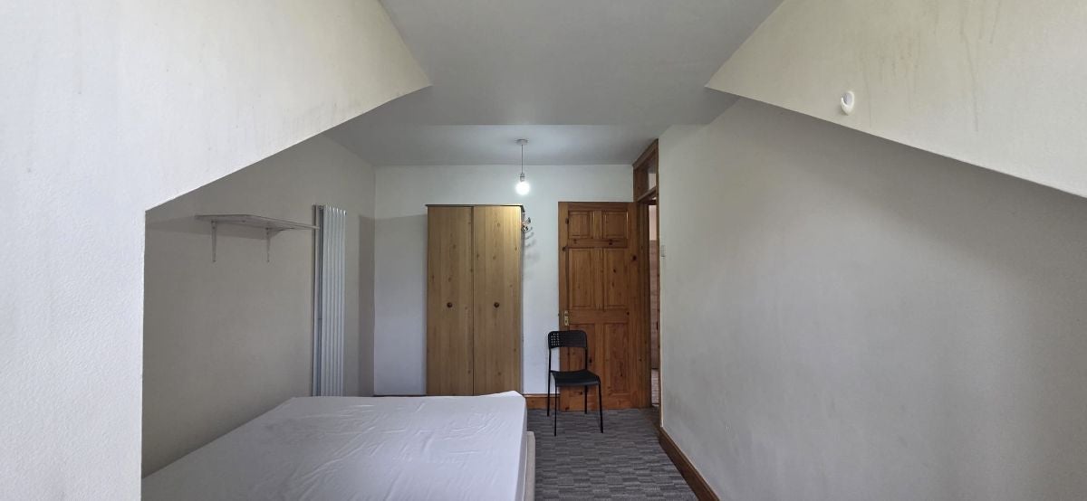 Room Station Road in Greater London
