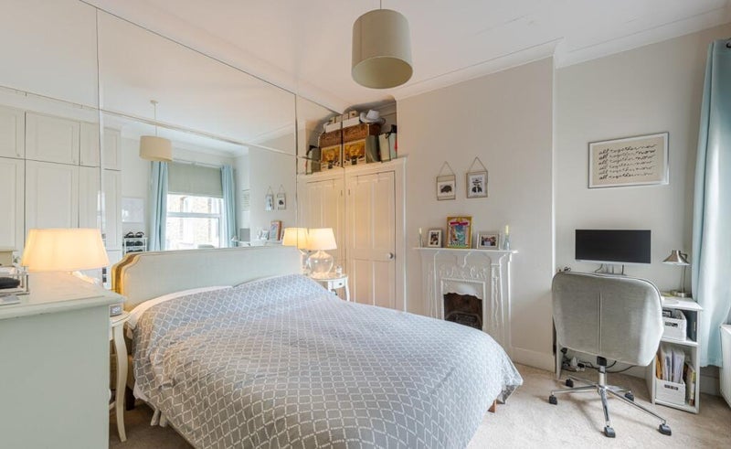 Room Wix's Lane in Greater London