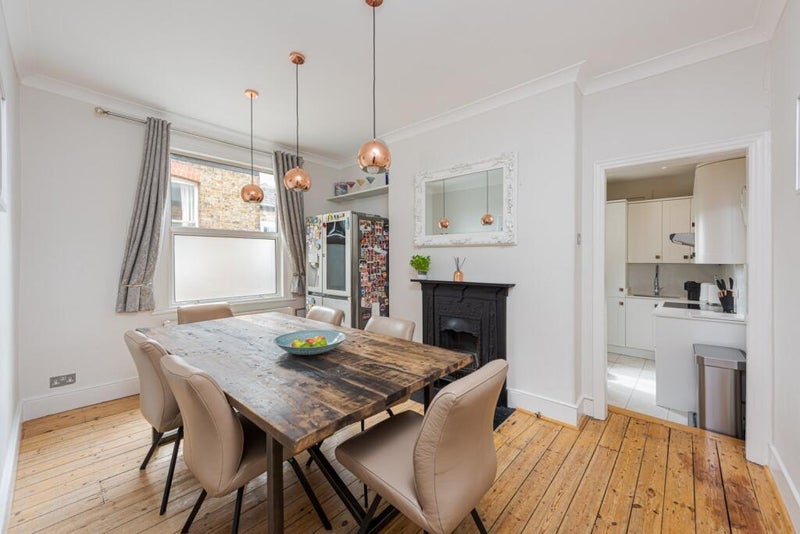Room Wix's Lane in Greater London