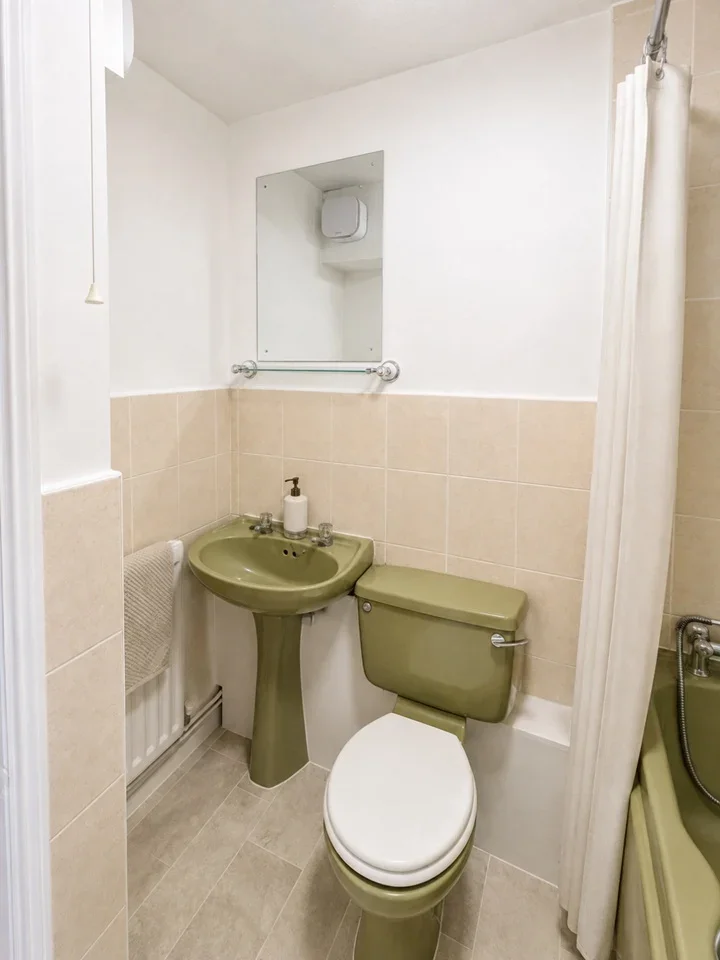 Flat Aldworth Close in Bracknell
