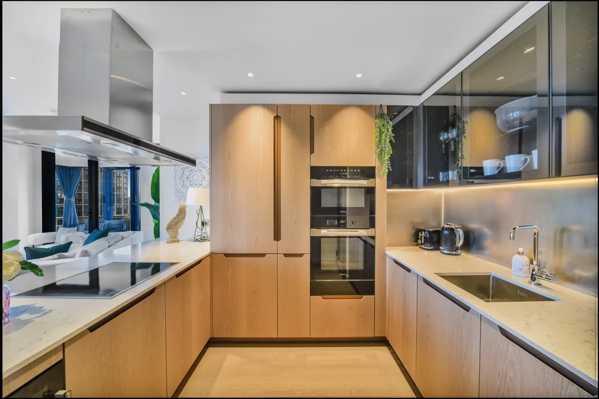 Flat Nine Elms Lane in Greater London