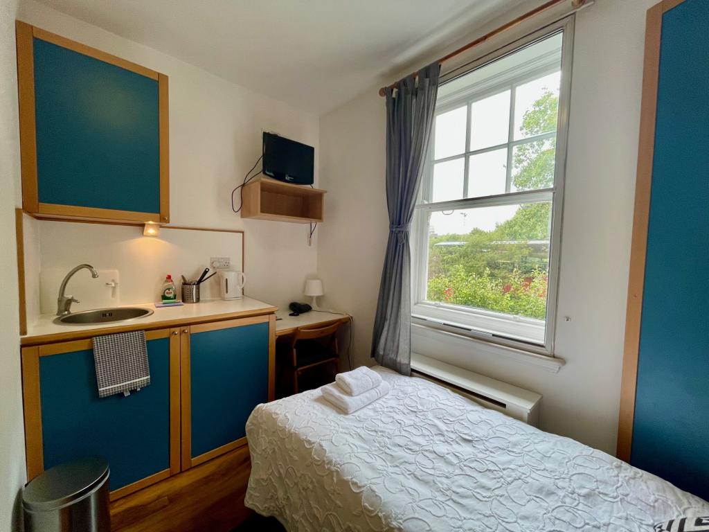 Flat Fulham Palace Road in Greater London