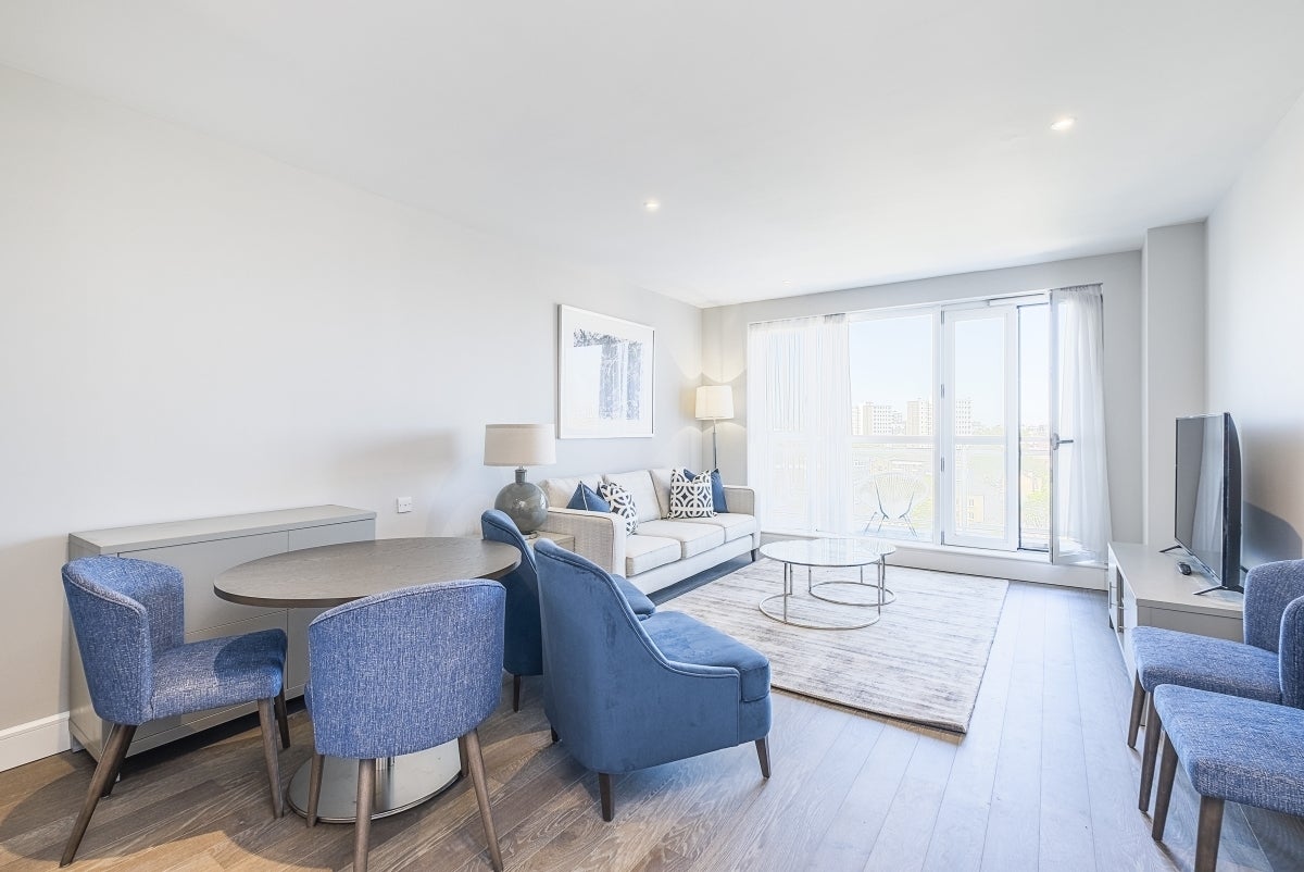 Flat Westferry Circus in Greater London
