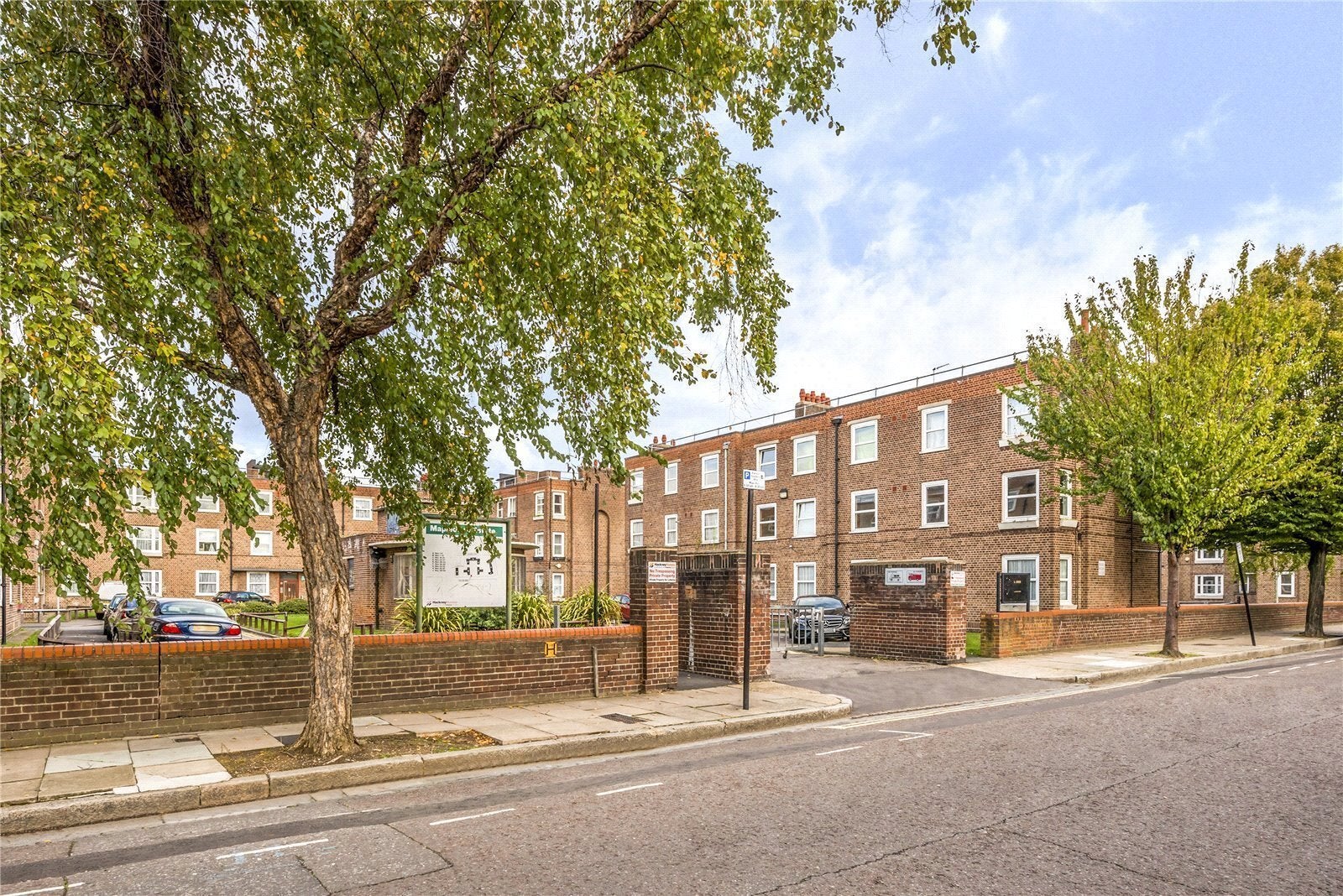 Flat Mapledene Estate in Greater London