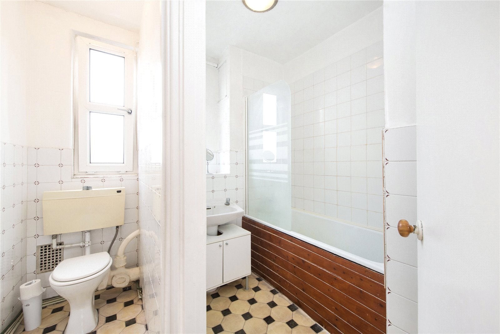 Flat Mapledene Estate in Greater London