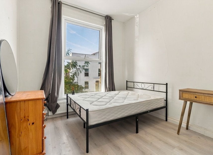 Flat Wilberforce Road in Greater London