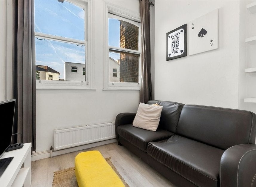 Flat Wilberforce Road in Greater London