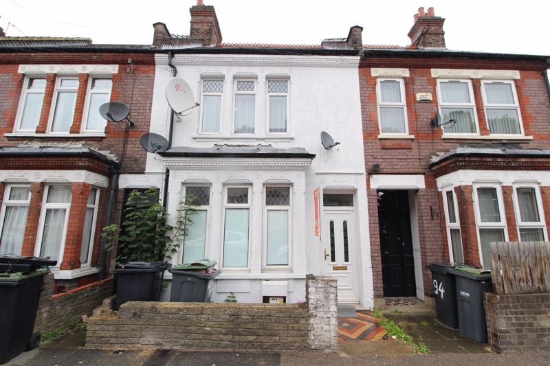 House Ashburnham Road in Luton