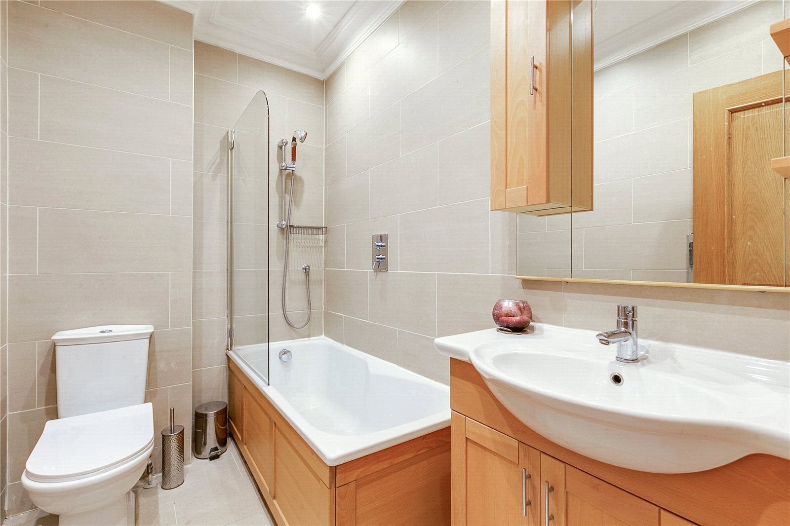 Flat Ashburn Gardens in Greater London