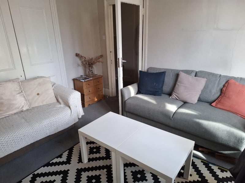 Room Haselrigge Road in Greater London