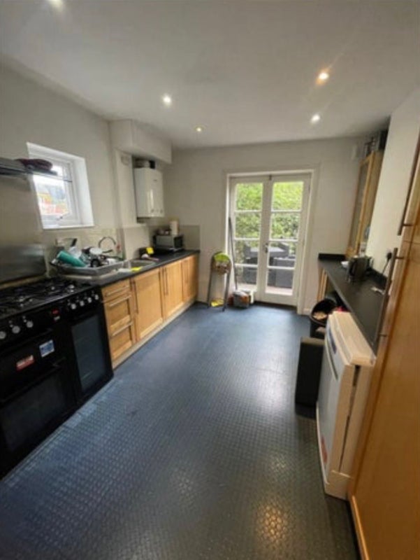 Room Haselrigge Road in Greater London