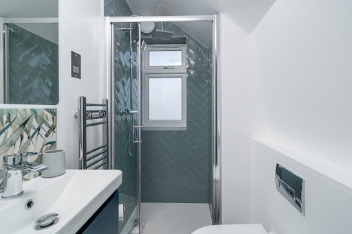 Room Whitton Road in Greater London