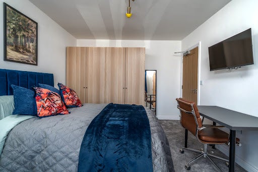 Room Whitton Road in Greater London