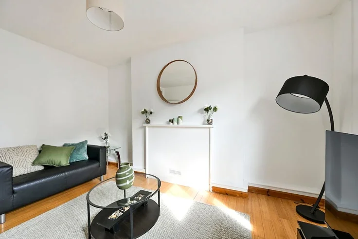 Flat Percival Street in Greater London