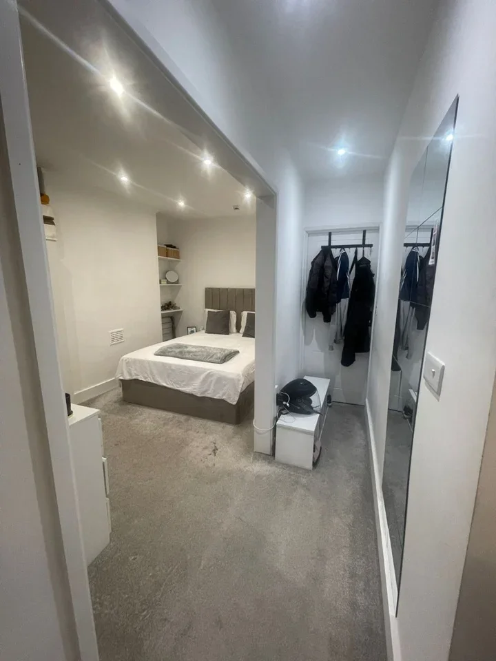 Flat Wandsworth High Street in Greater London
