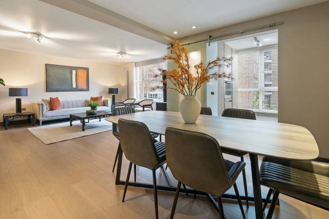 Flat Finchley Road in Greater London