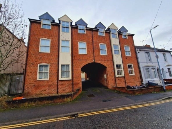 Flat Redcross Place in Swindon