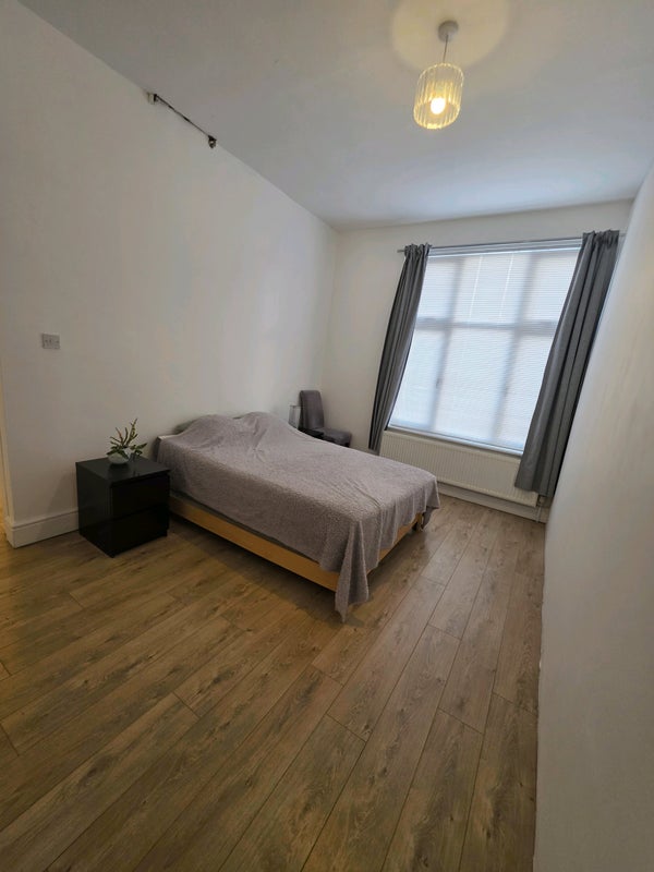 Flat Manchester Road in Tameside