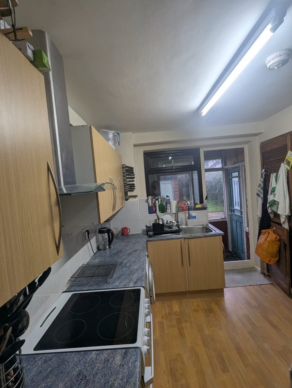 Room Lemna Road in Greater London