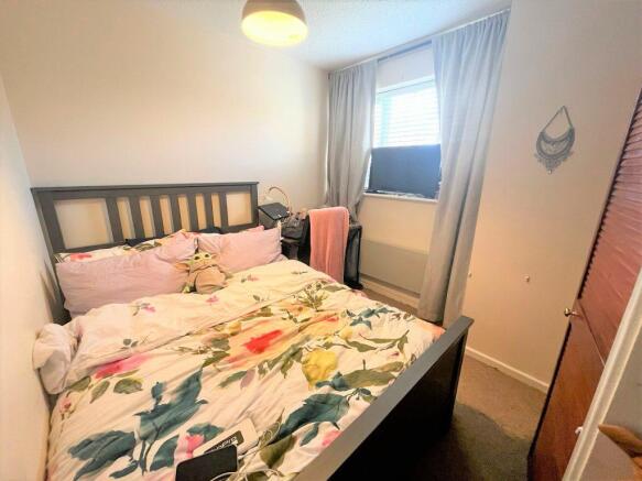 Flat Amber Court in Swindon