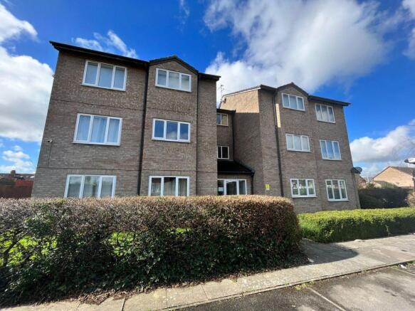 Flat Amber Court in Swindon