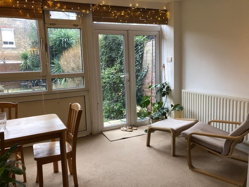 Room Searles Close in Greater London
