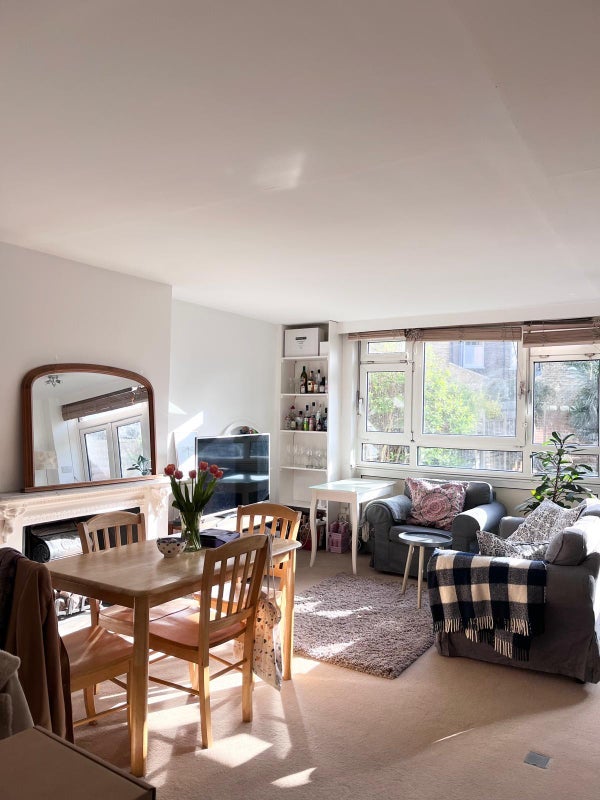 Room Searles Close in Greater London