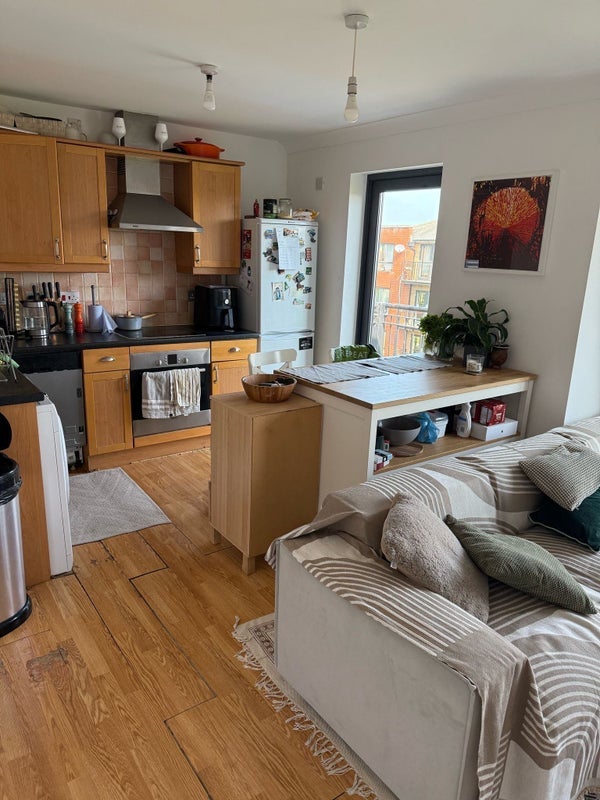 Room Hirst Crescent in Greater London