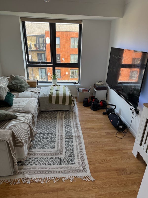 Room Hirst Crescent in Greater London