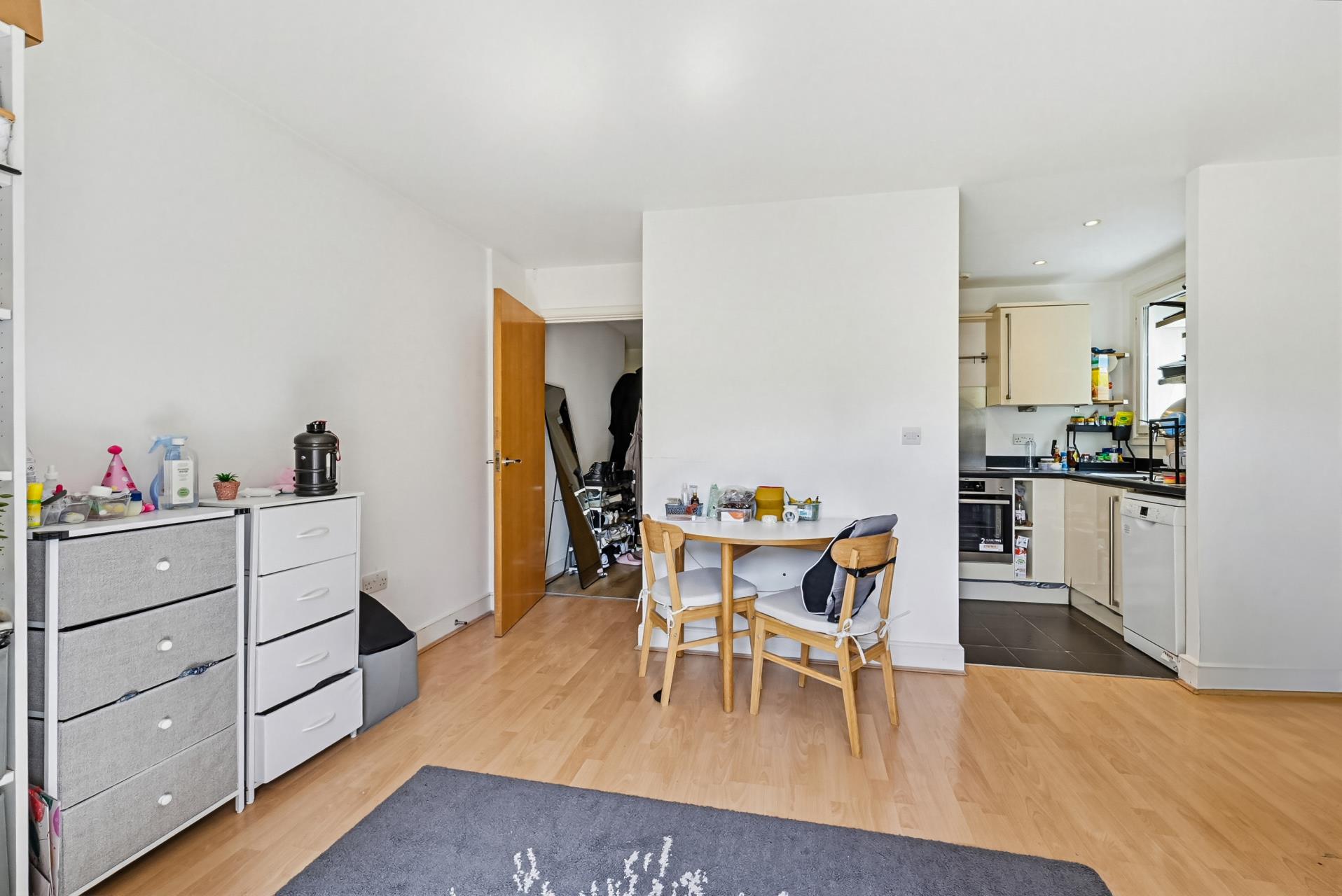 Flat Capulet Square in Greater London