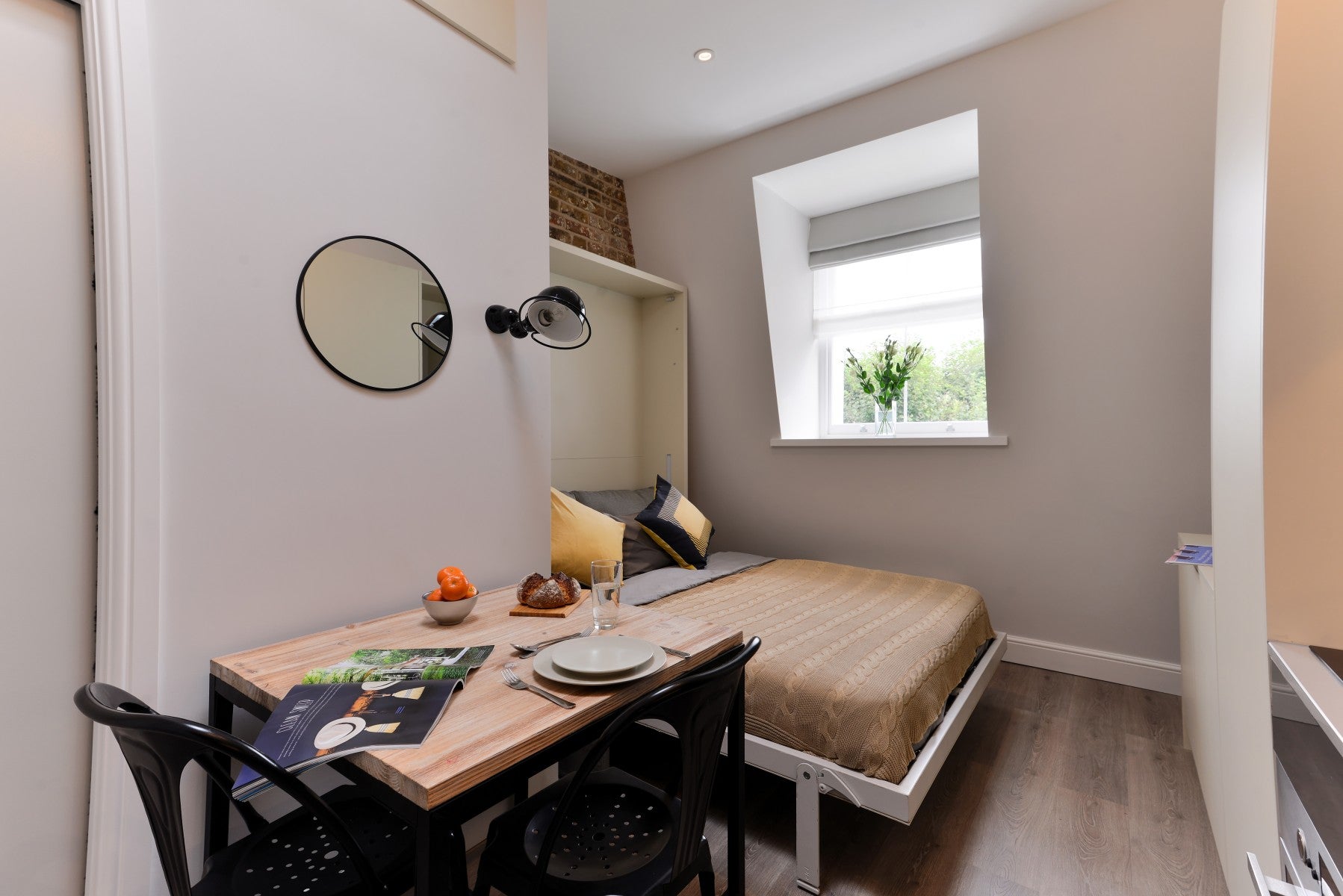 Flat Linden Gardens in Greater London