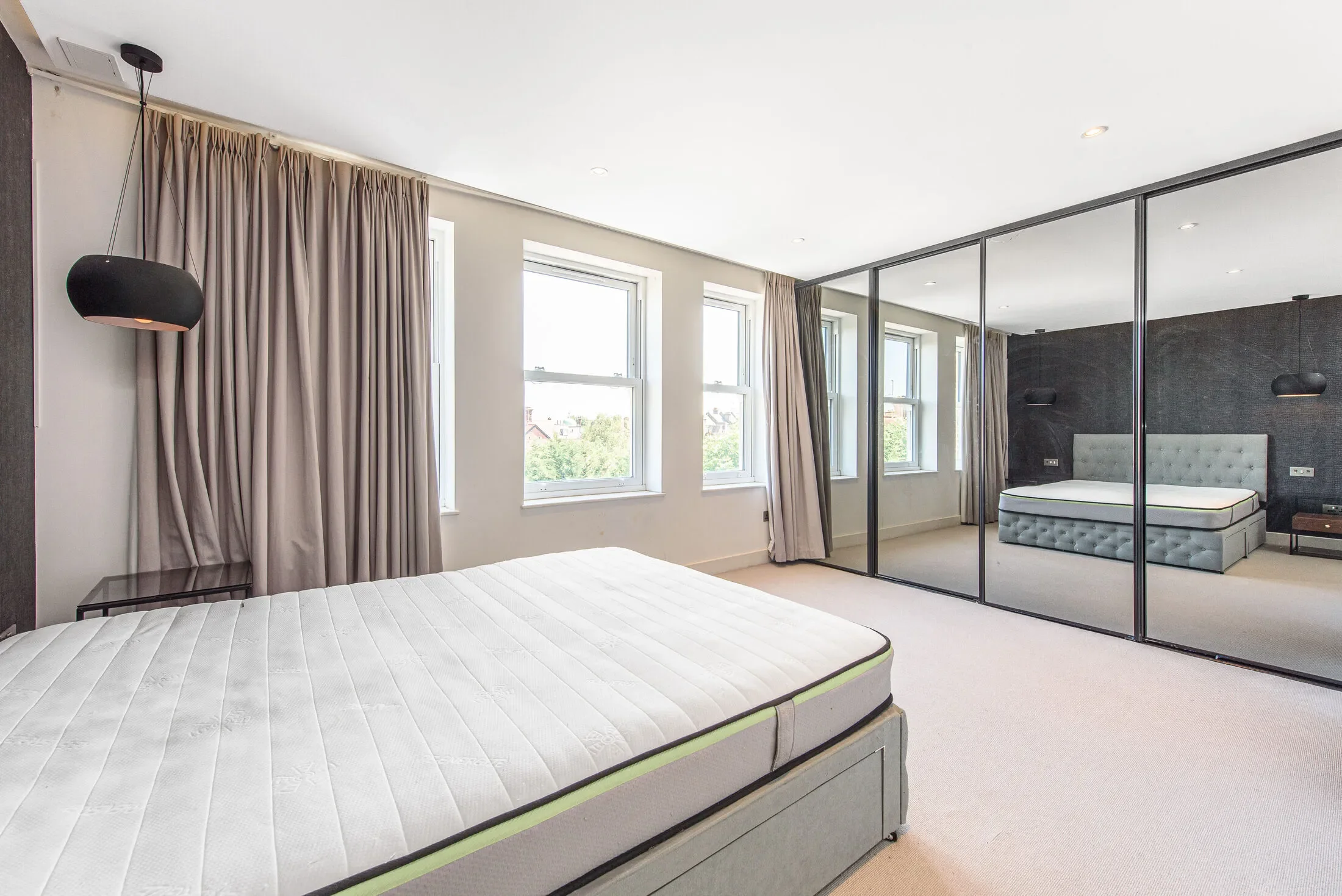 Flat The Ridgeway in Greater London