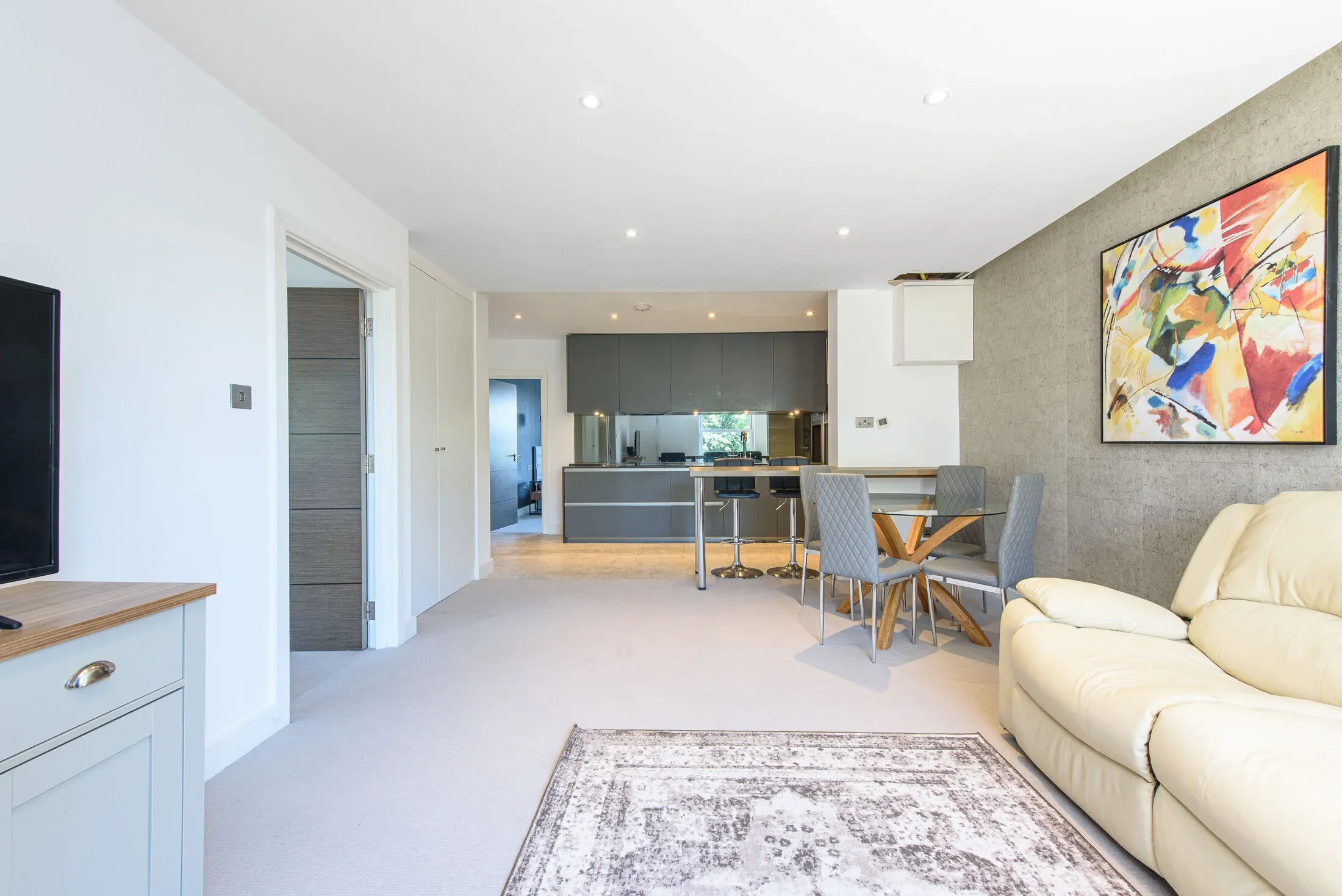 Flat The Ridgeway in Greater London
