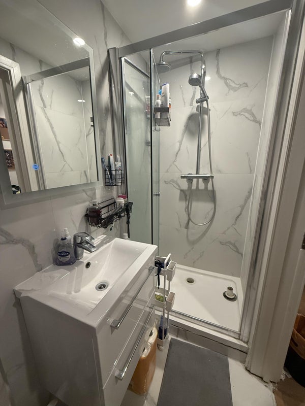 Room Atwater Close in Greater London