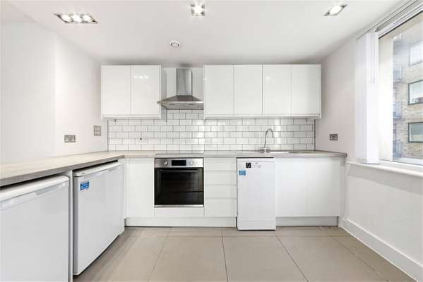 Flat Yeo Street in Greater London