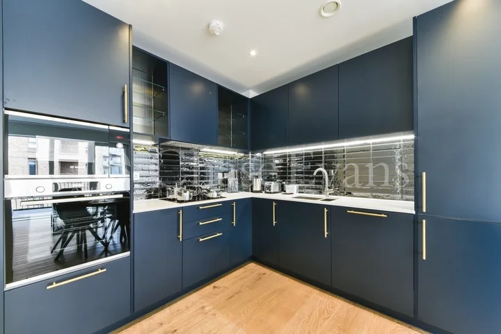 Flat Beresford Road in Greater London