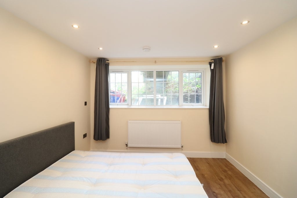 Room Globe Road in Greater London