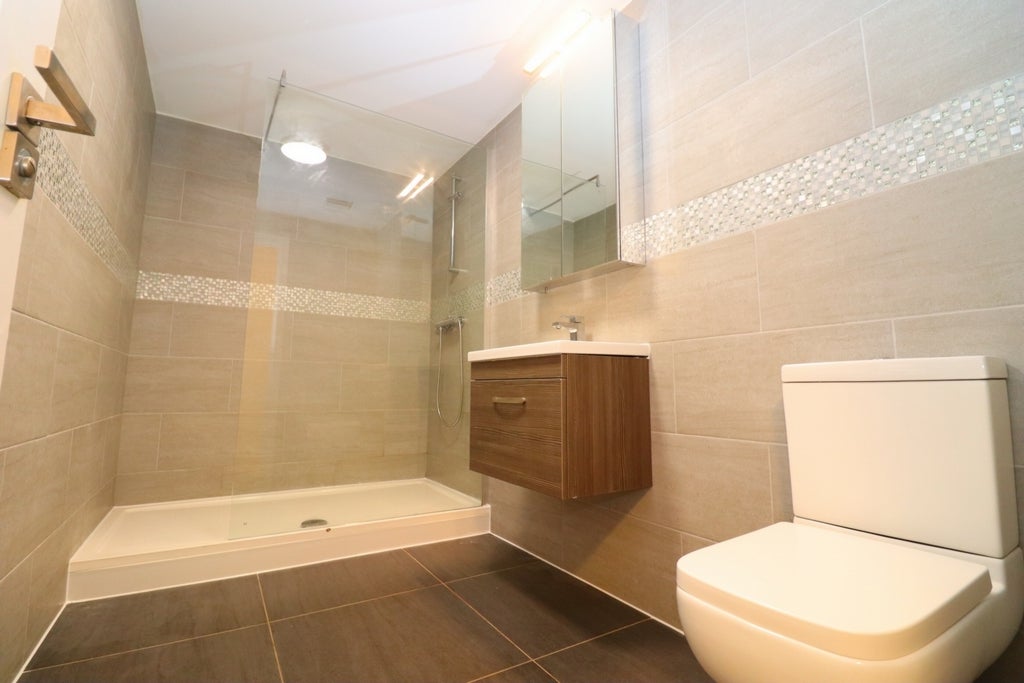 Room Globe Road in Greater London