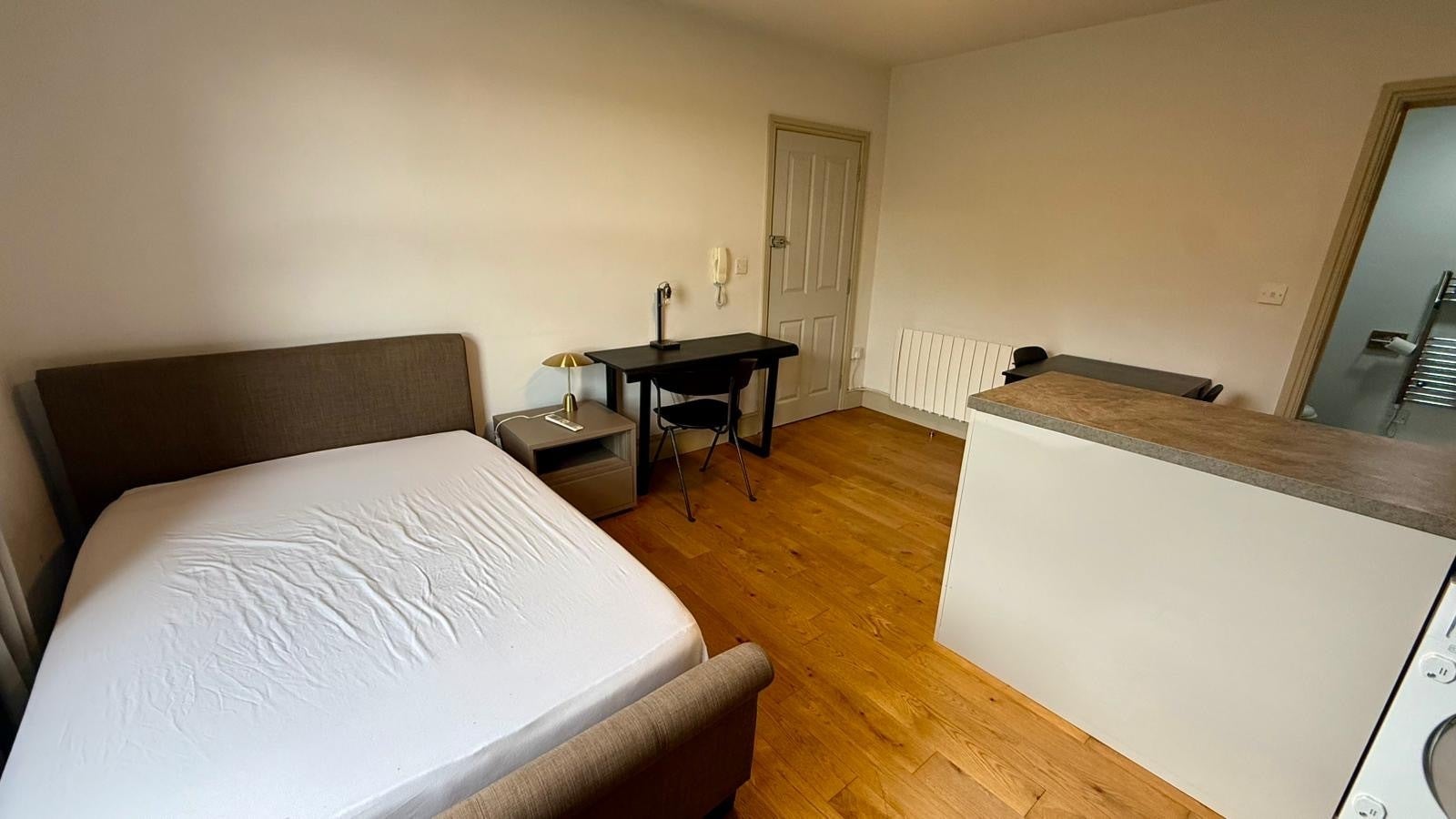 Flat Woodhurst Road in Birmingham
