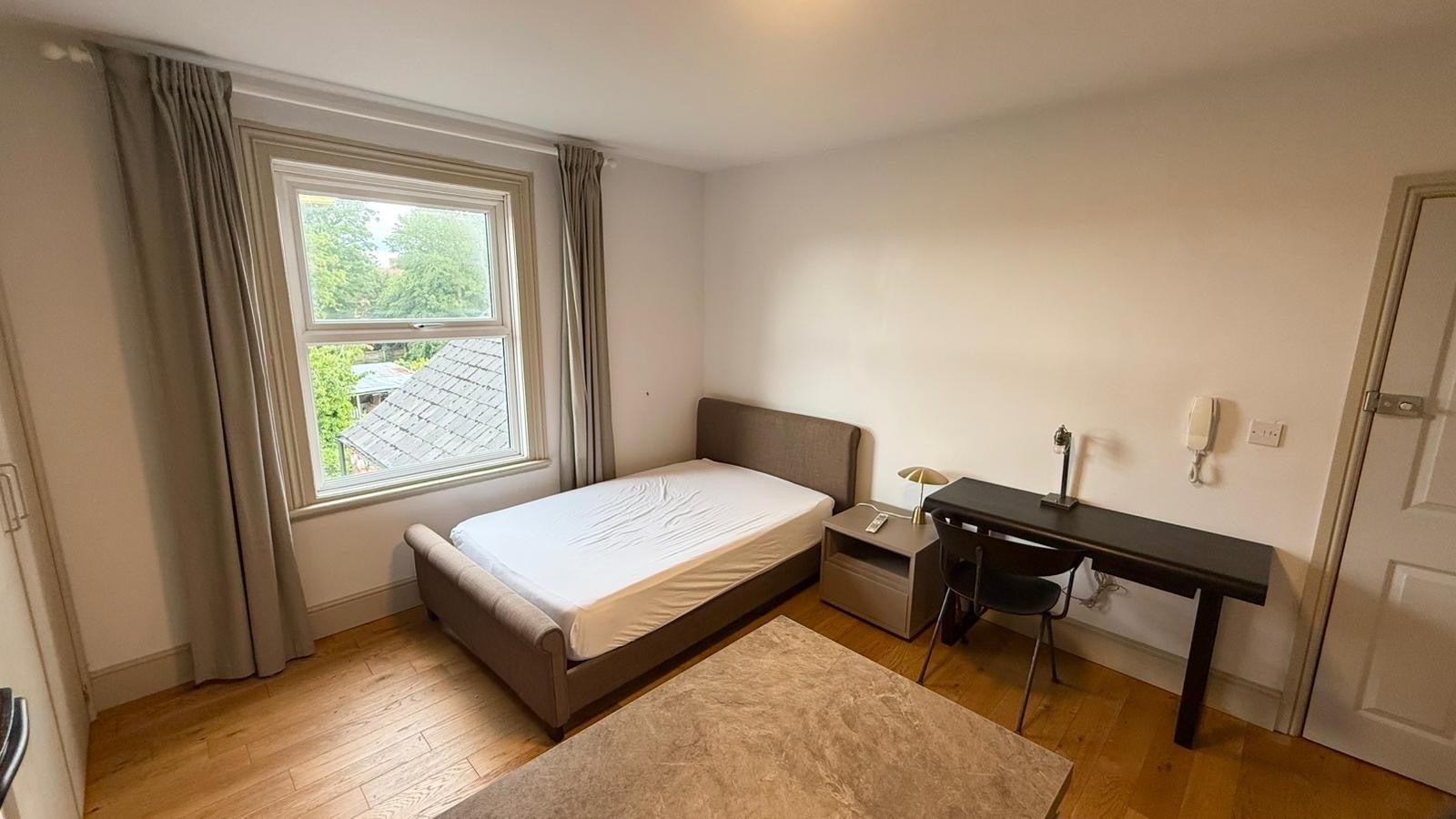 Flat Woodhurst Road in Birmingham